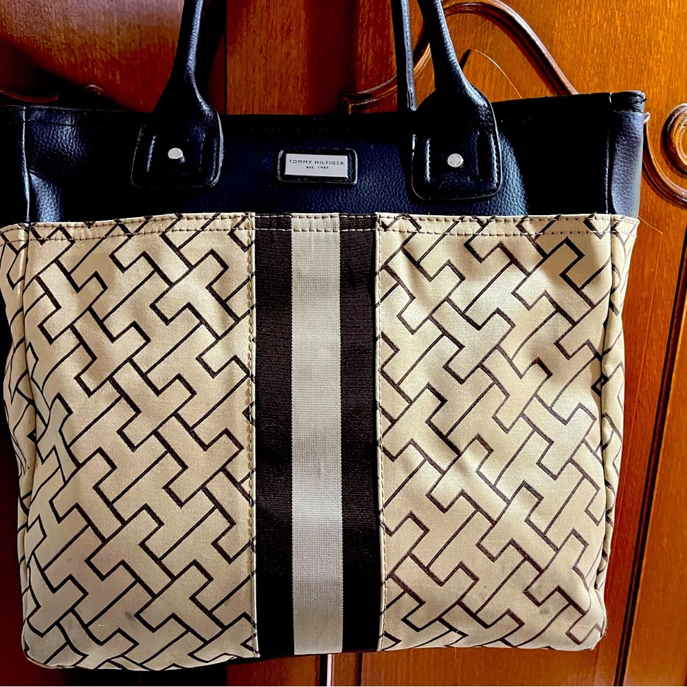 Tommy Hilfiger tote bag like new